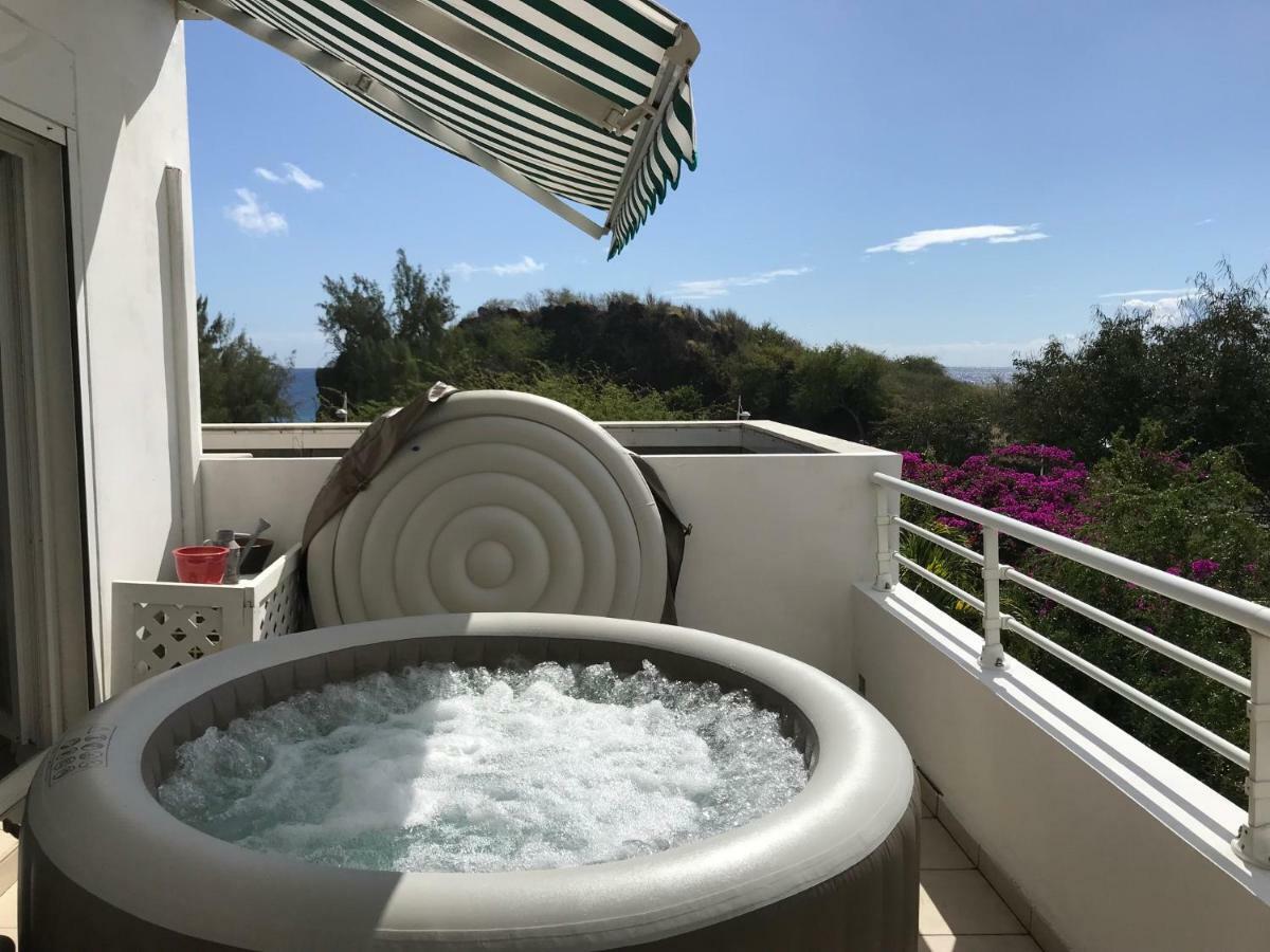 Meuble Homard Avec Jacuzzi Et Vue Mer Saint-Gilles-les Bains Ngoại thất bức ảnh